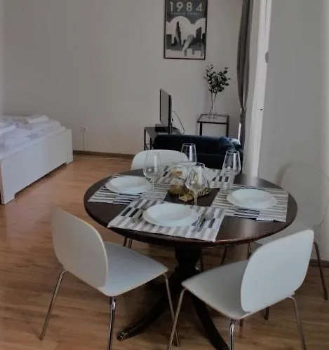 Cozy Nest With Free Parking