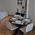 Cozy Nest With Free Parking