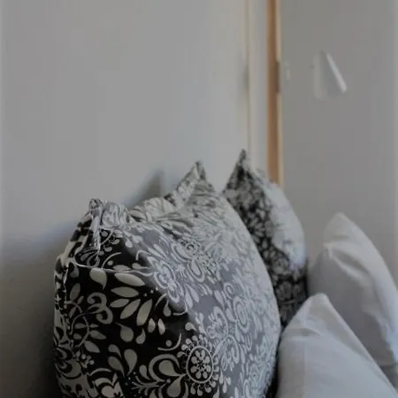 Cozy Nest With Free Parking Apartament