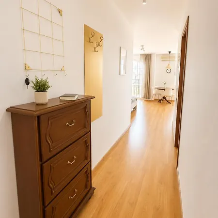 Cozy Nest With Free Parking *