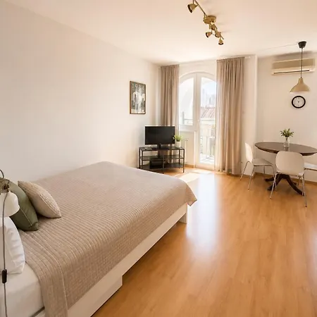 Cozy Nest With Free Parking