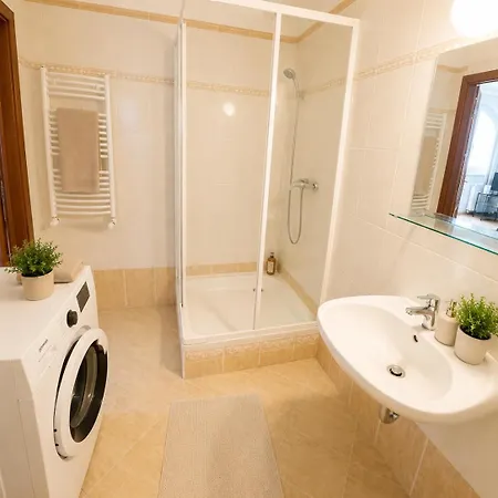 Cozy Nest With Free Parking アパート