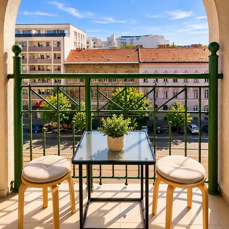 Cozy Nest With Free Parking